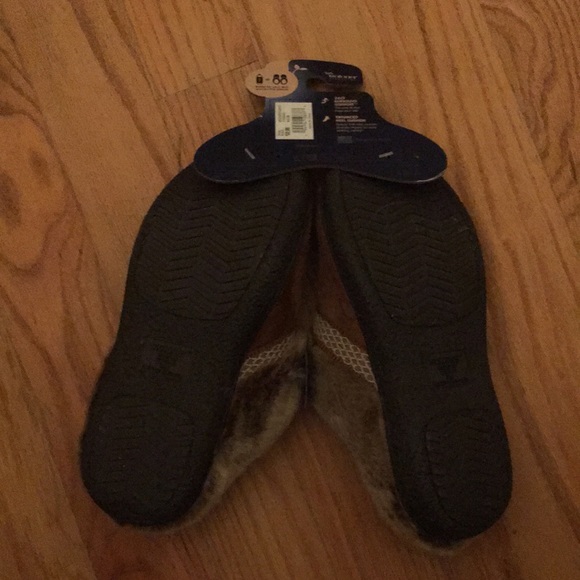 Isotoner - (sizes 9.5-10) Brown memory foam slippers - Picture 4 of 5